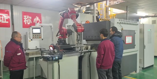 百色自动喷砂机选型要点，看完少走弯路。